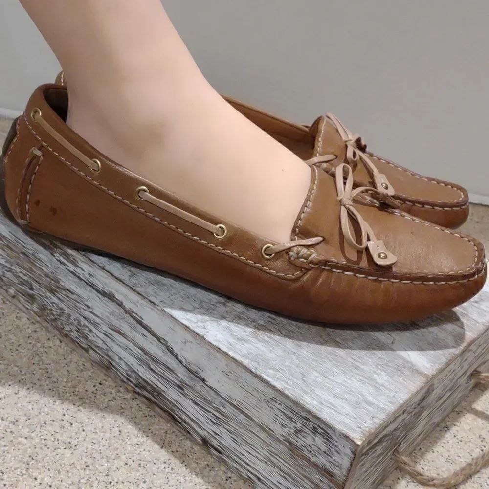 👍 Clarks Loafers Size 8.     A4
